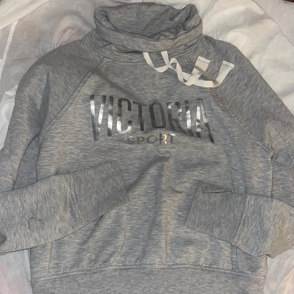 Victoria Sport Pullover Sweater